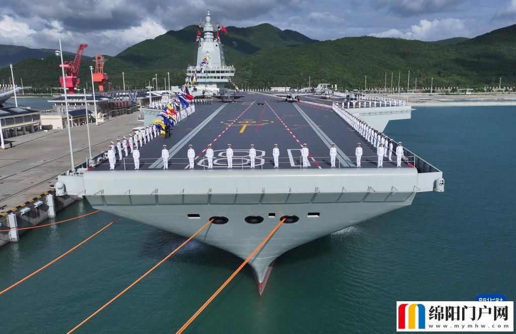 我国第一艘电磁弹射型航空母舰入列